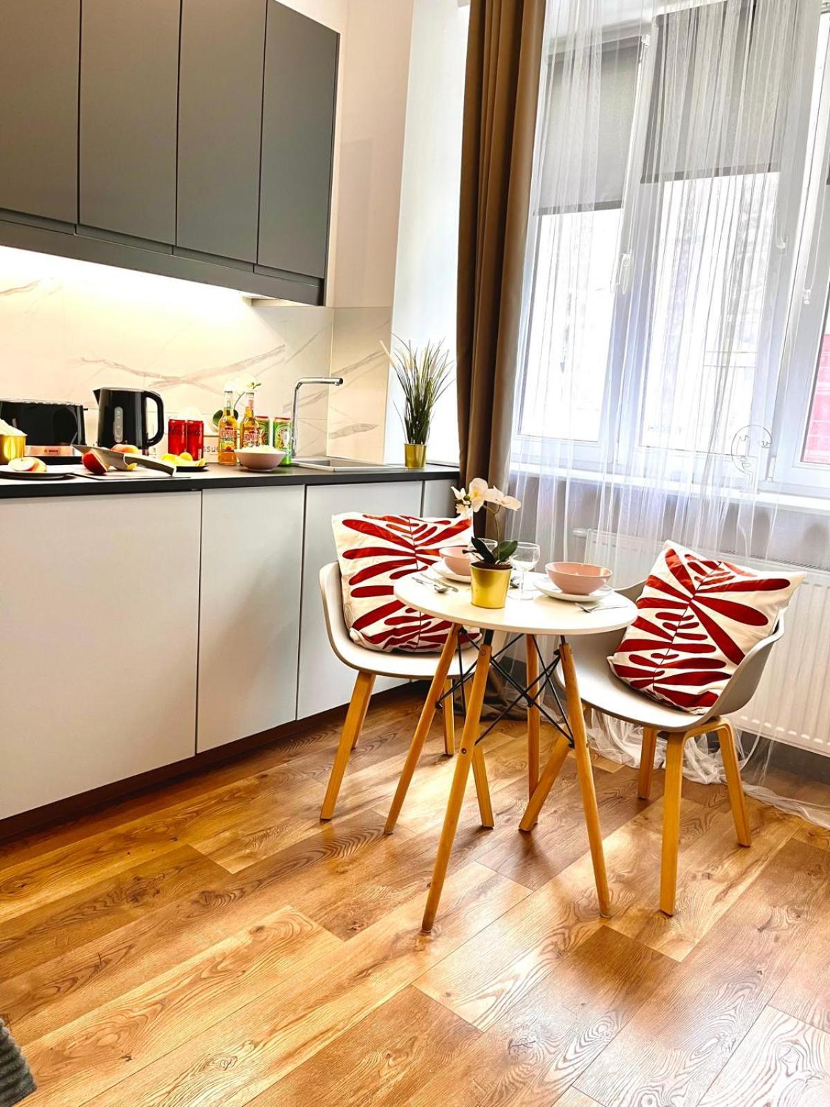 Super 1 Bed Room Condo In Warszawa Center Экстерьер фото